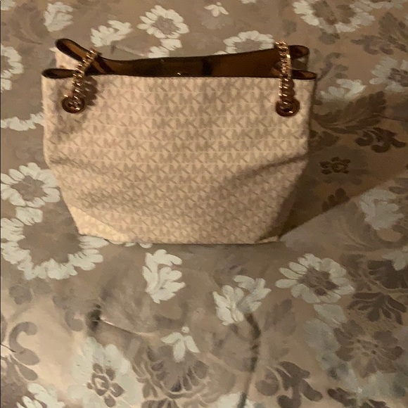 Micheal kors purse - Picture 2 of 2